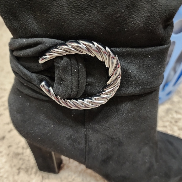 Long womens boots. - Picture 6 of 7